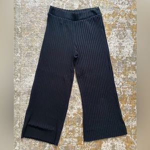 Stretchy pleated wide leg cropped pants (size m)